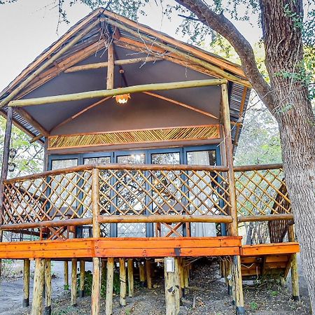 Rustic Gate Lodge And Campsite Maun Exterior photo